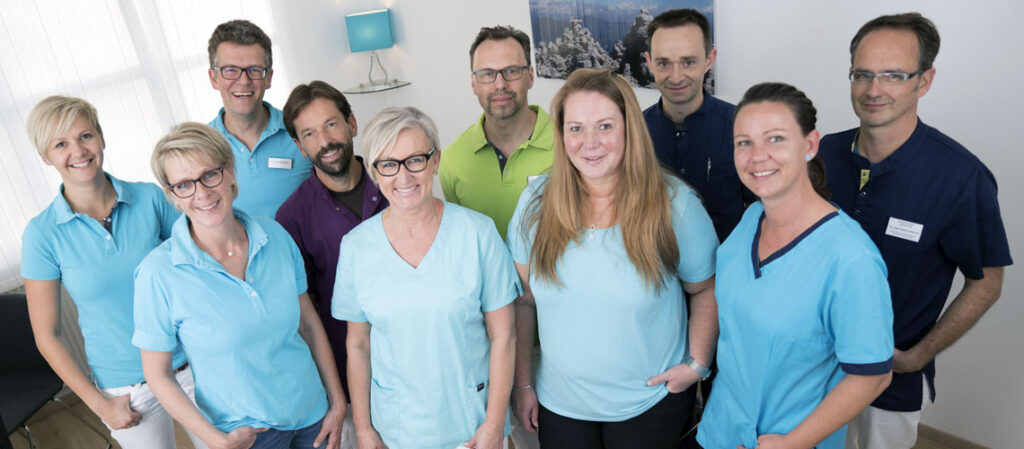 Gruppenbild der Praxismitarbeiter Schmerztherapie